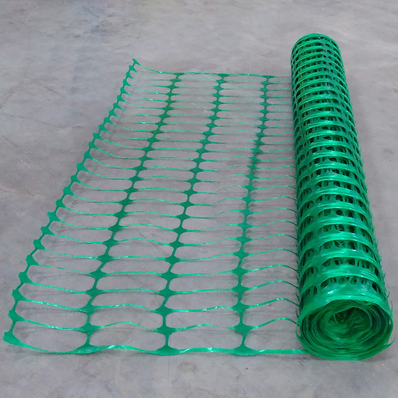 Green Plastic mesh barrier safety fencing + steel fencing pins